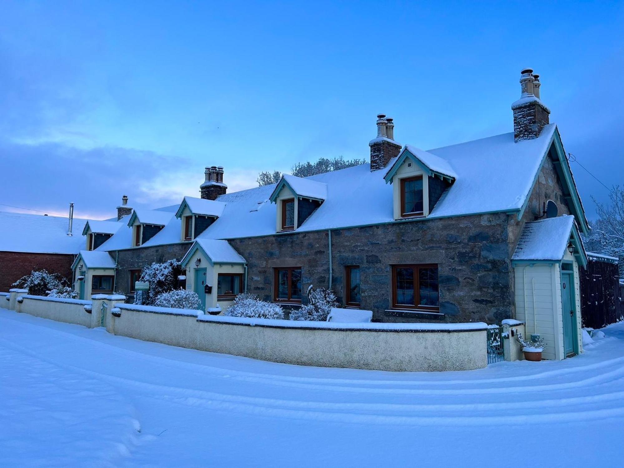 Rosemount Cottage One- Highland Cottage Гарв Екстер'єр фото